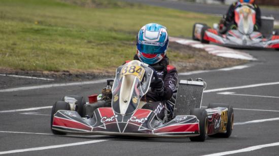 El kartista Esteban Pólit durante una competencia en Quito, en 2020.