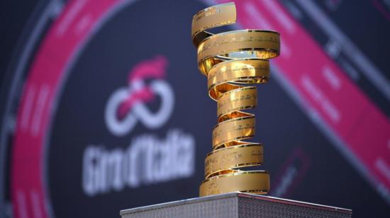 Imagen del trofeo senza fine, que cada año se entrega al ganador del Giro de Italia 2021.