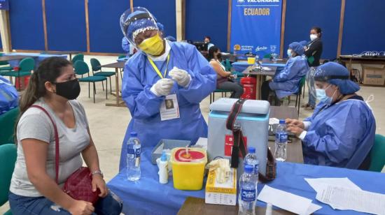 Proceso de vacunación en el Instituto Tecnológico Bolivariano en Guayaquil, el 4 de mayo de 2021.