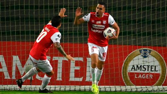 Daniel Giraldo celebra su gol frente a Fluminense por la Copa Libertadores, en el estadio Centenario en Armenia.