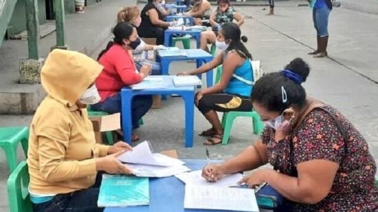 Foto referencial de una madre de familia de la Zona 8 