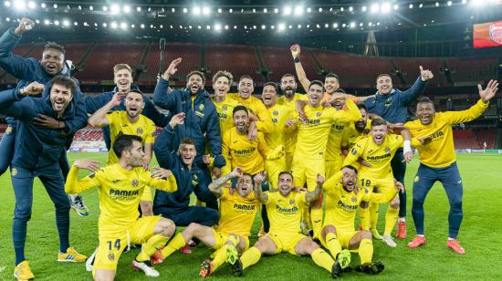 Los futbolistas del Villarreal celebran la clasificación a la final de la Europa League, el jueves 6 de mayo, en Londres.