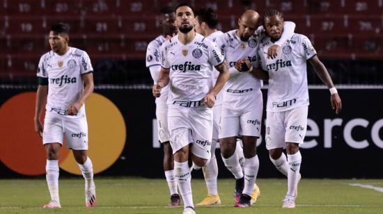 Los futbolistas de Palmeiras celebran el gol obtenido en Quito ante Independiente del Valle, el 11 de mayo de 2021.