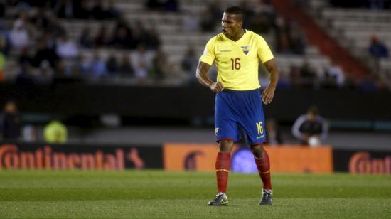 Antonio Valencia festeja el triunfo de Ecuador ante Argentina en Buenos Aires, el 8 de octubre de 2015, por las Eliminatorias al Mundial de Rusia 2018.