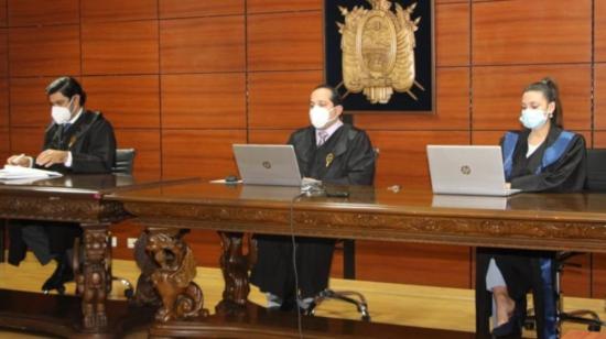 Luis Rivera, Byron Guillén y Mercedes Caicedo, jueces del Tribunal de apelación del caso Las Torres, en la audiencia del 13 de mayo de 2021.