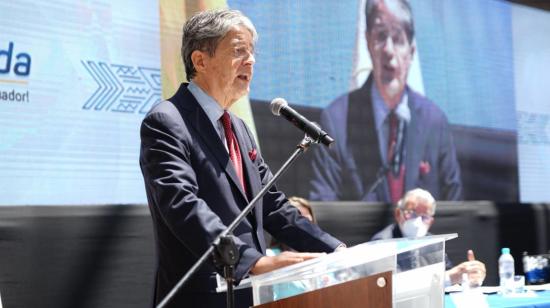 El presidente electo Guillermo Lasso durante la ceremonia de entrega de credenciales en el  Centro Cultural Metropolitano de Quito, el 19 de mayo de 2021.