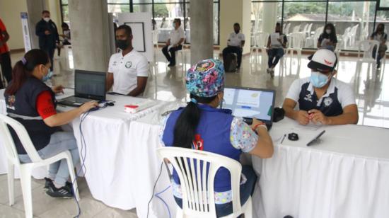 Delegación del equipo Guayaquil City durante la jornada de vacunación, el 19 de mayo de 2021.