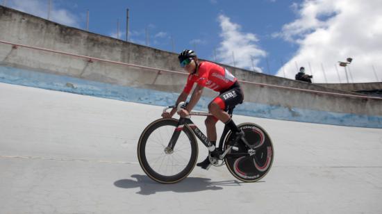 El ciclista Bryan Obando durante el Campeonato Nacional de Pista, realizado en Quito del 22 al 24 de mayo de 2021.