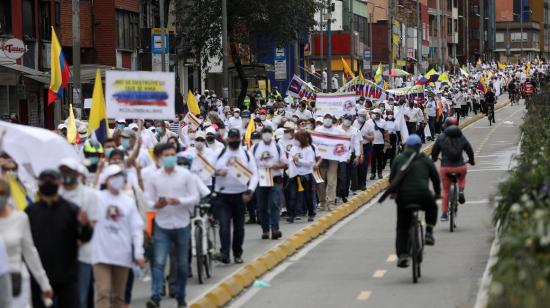 Marcha pacífica en Bogotá, en contra de las protestas, el 30 de mayo de 2021.