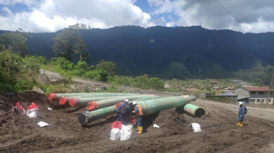 Personal de OCP trabaja en la construcción de un nuevo bypass, en Napo, el 31 de mayo de 2021.