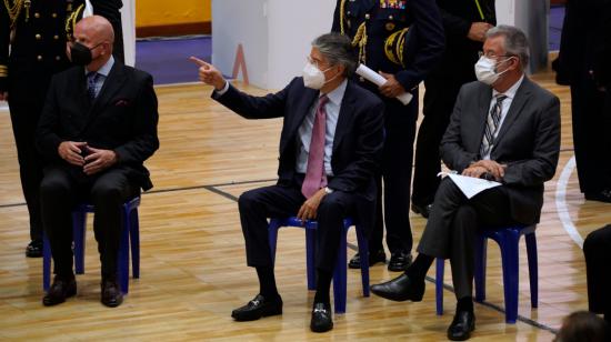 El presidente Guillermo Lasso (centro), durante la presentación del plan de vacunación 9/100, este 31 de mayo de 2021.