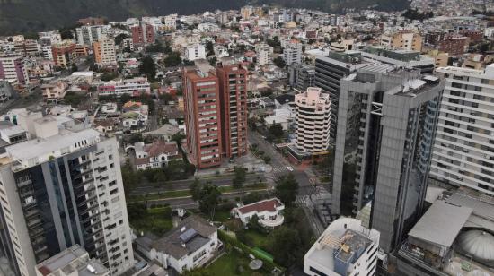 Vista aérea del centro norte de Quito, el 1 de mayo de 2021. 