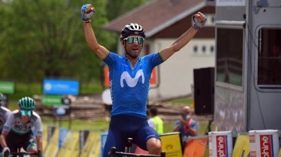 El ciclista español celebra el triunfo en la Etapa 6 del Dauphiné, el viernes 4 de junio de 2021.