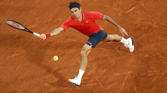 Roger Federer en un partido ante Dominik Koepfer de Alemania durante la tercera ronda de Roland Garros en París, Francia, el 5 de junio de 2021.