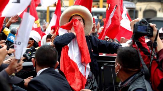 El docente y dirigente sindical Pedro Castillo se puede convertir en el nuevo presidente de Perú este 7 de junio de 2021.