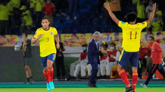 Luis Muriel y Juan Guillermo Cuadrado celebran uno de los tantos anotados a Argentina, en la Fecha 8 de las Eliminatorias al Mundial de Catar 2022.