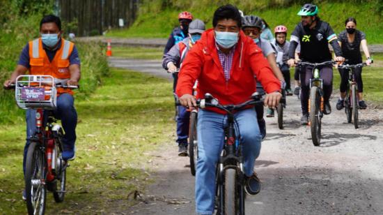 Jorge Yunda durante un recorrido por el Parque Metropolitano del Sur, el 5 de junio de 2021.