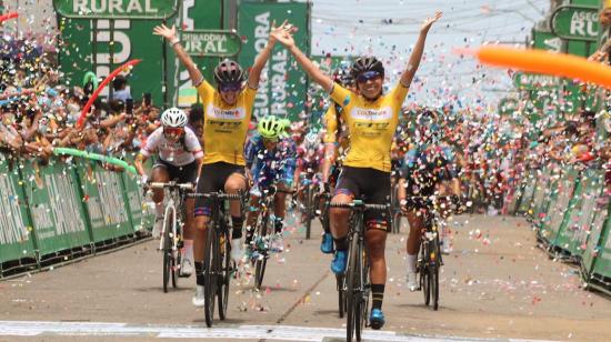 Yeny Colmenares, Line Hernández y Jannie Salcedo celebran los tres primeros lugares en la Etapa 1 de la Vuelta a Guatemala 2021, el miércoles 9 de junio.