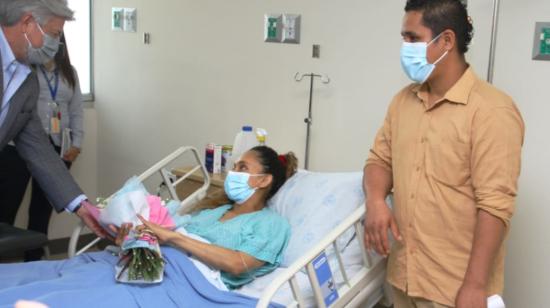 Mercy Salazar, de 28 años, se recupera en el hospital Alfredo Paulson, de Guayaquil, luego de alumbrar a cinco niños el 10 de junio de 2021.