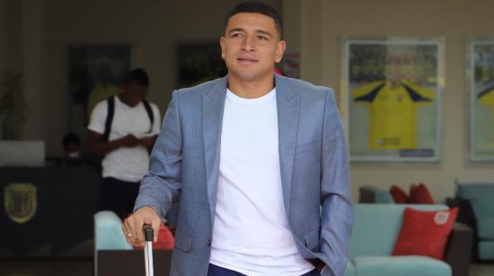 El Tricolor, Mario Pineida, saliendo de la Casa de la Selección rumbio al aeropuerto internacional Mariscal Sucre, el viernes 11 de junio de 2021.