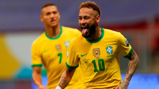 Neymar celebra el 2-0 de Brasil frente a Venezuela, tras convertir de tiro penal el domingo 13 de junio de 2021.