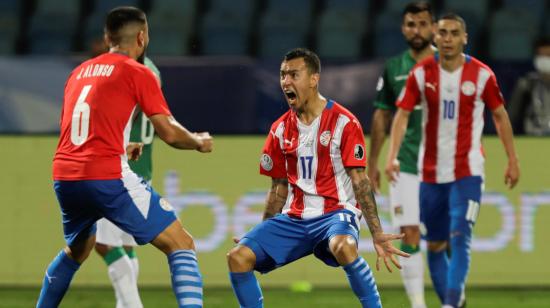 Alejandro Romero Gamarra, de Paraguay, celebra su gol en la Copa América ante Bolivia, en Goiana, el 14 de junio de 2021.