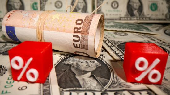 El dólar extendió su avance frente al resto de divisas, el viernes 18 de junio de 2021.