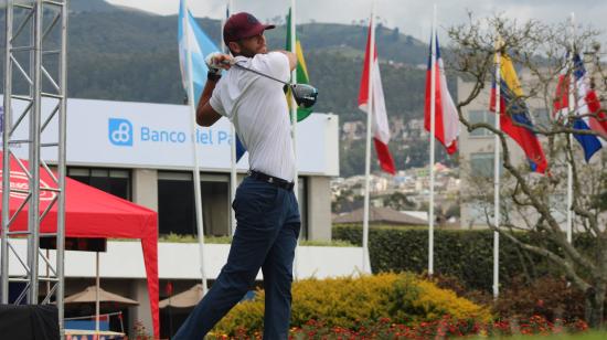 Uno de los golfistas que participará del torneo, durante un entrenamiento, el 20 de junio de 2021.