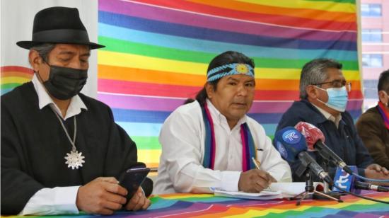 Salvador Quishpe, Marlon Santi y Rafael Lucero, de Pachakutik, en una rueda de prensa, el 22 de junio de 2021, en Quito.