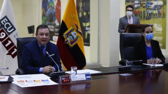 El presidente del COE, Juan Zapata; y la ministra de Educación, María Brown, en una rueda de prensa en el ECU 911, el 23 de junio de 2021.