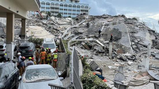 Fotografía divulgada hoy por el Departamento de Bomberos del Condado de Miami-Dade.