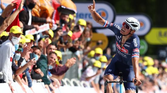 Mathieu Van der Poel le dedica la victoria de la Etapa 2 a su abuelo, Raymond Poulidor.