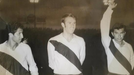 Enrique Portilla, en un partido con la selección ecuatoriana de fútbol. 