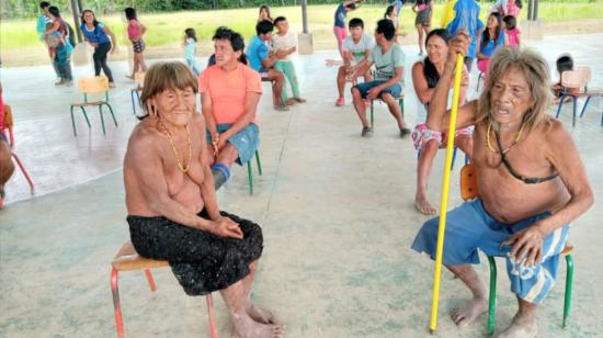 Personas de la comunidad Waorani durante una jornada de vacunación, el 1 de julio de 2021.