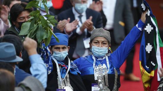 Elisa Loncón (d), constituyente mapuche, fue electa presidenta de la Convención Constitucional. Santiago, 4 de julio de 2021