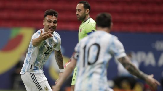 El argentino Lautaro Martínez celebra con Lionel Messi un gol ante Colombia, por la Copa América, el martes 6 de julio de 2021.