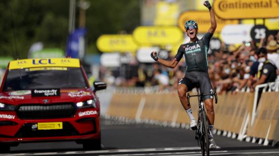 El alemán Nils Politt festeja su triunfo en la Etapa 12 del Tour de Francia, el 8 de julio de 2021. 