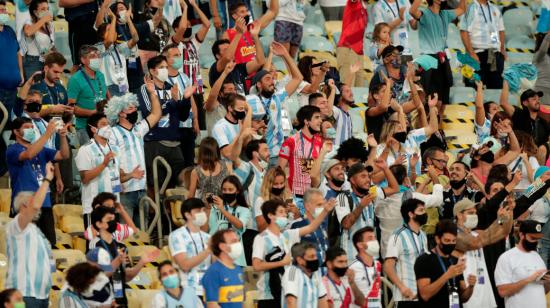 Hinchas argentinos en el Maracaná durante la final de la Copa América el 10 de julio de 2021. 