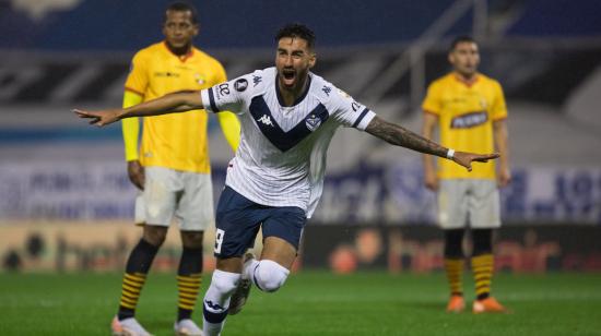 El delantero Juan Lucero festeja un gol ante Barcelona por Copa Libertadores, en Buenos Aires, el 14 de julio de 2021.