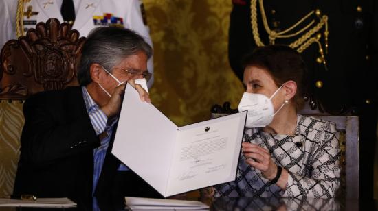 El presidente Guillermo Lasso y la ministra de Gobierno, Alexandra Vela, durante su posesión el 14 de julio de 2021.