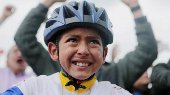 Julián Gómez lloró en un homenaje a Egan Bernal, después de su triunfo en el Tour de Francia 2019. 