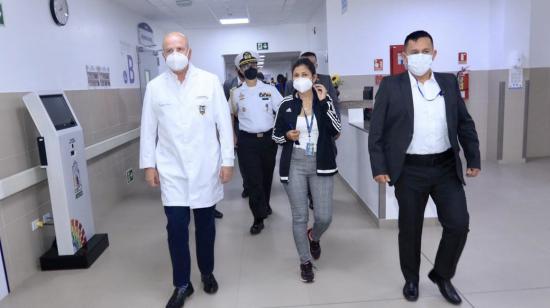 El vicepresidente de la República, Alfredo Borrero, hizo una visita sorpresa a los hospitales del IESS, en Guayaquil, la noche del 24 de junio de 2021.