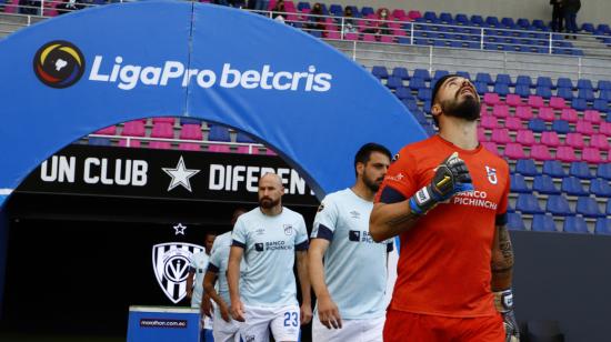 Jugadores de la Universidad Católica antes del partido ante Independiente del Valle, el 10 de julio de 2021. 