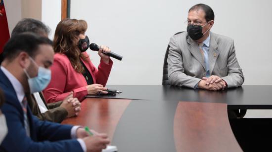 El alcalde Santiago Guarderas durante una reunión con concejales de Quito, el 20 de julio de 2021, durante su primer día como máxima autoridad de la capital.