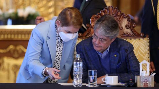 La ministra de Gobierno, Alexandra Vela, y el presidente Guillermo Lasso, durante la reunión de gabinete, el 21 de julio de 2021.