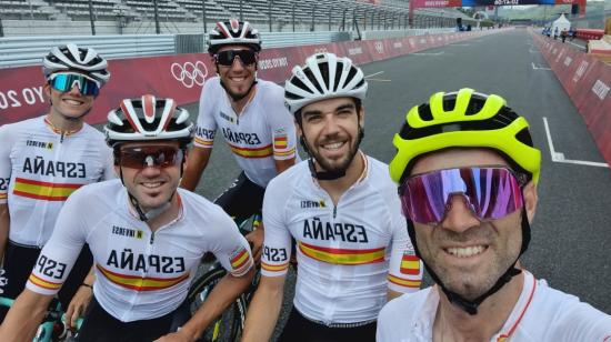 Los ciclistas de la selección española, en Tokio, el 23 de julio de 2021. 