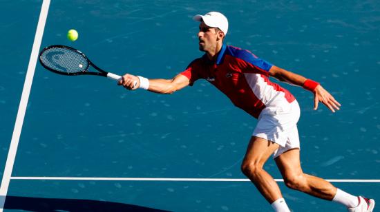 Novak Djokovic, durante el partido de primera ronda de los Juegos Olímpicos de Tokio, el sábado 24 de julio de 2021. 