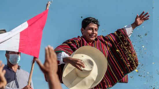 Foto de archivo del 27 de abril de 2021, que muestra al presidente Pedro Castillo, durante la campaña electoral en Lima. 