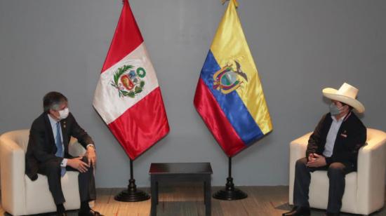 El presidente ecuatoriano Guillermo Lasso se reunió con el mandatario electo de Perú, Pedro Castillo, horas antes de su posesión. 