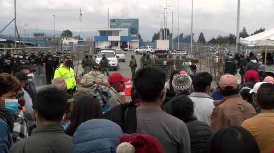 Al menos 12.000 familias viven en los alrededores de la cárcel de Latacunga, donde hubo un motín el 21 de julio de 2021.